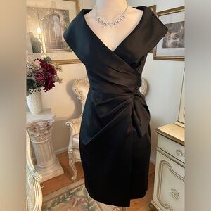 Kay Unger like new beautiful black satin ruched dre size 4